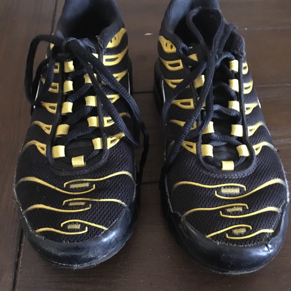 Grade School Nike Airmax 5.5 GUC Running Shoes